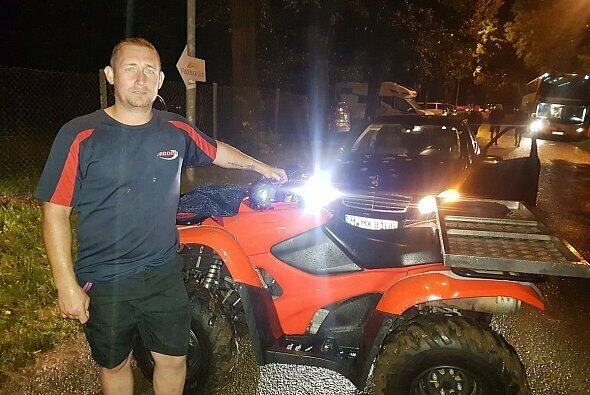   The Arden mechanic who pulled several cars from the mud in Monza on Friday night - Photo: Motorsport-Magazin.com 