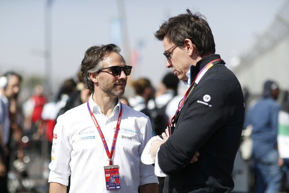 Jamie Reigle mit Mercedes-Motorsportchef Toto Wolff - Foto: LAT Images