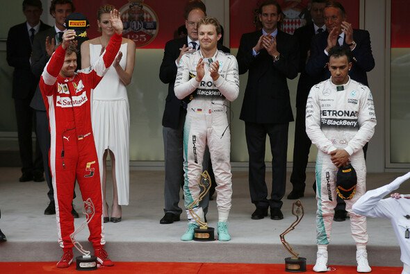 Zumindest Sebastian Vettel hatte Glück und war glücklich - Foto: LAT Images