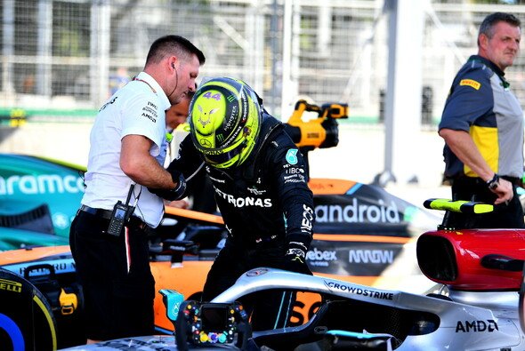 Lewis Hamilton gesteht: Wäre nicht schnell genug aus dem Cockpit gekommen - Foto: LAT Images