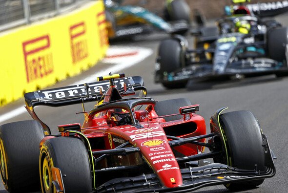 Lewis Hamilton fand keinen Weg an Carlos Sainz vorbei - Foto: LAT Images