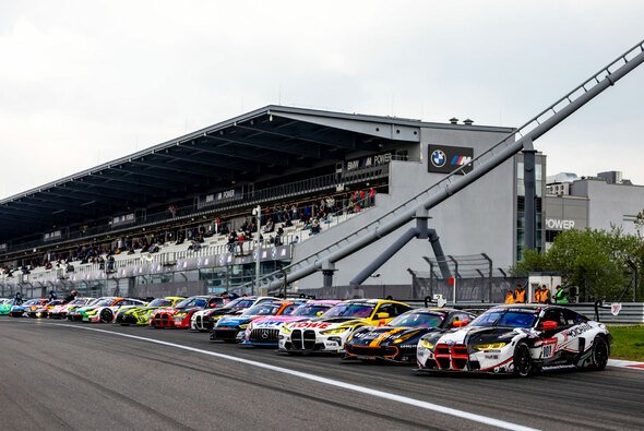 136 Autos beim 24h-Rennen Nürburgring 2023 - Foto: Gruppe C Photography