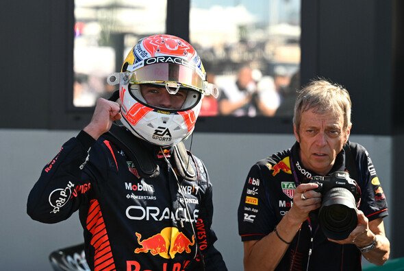 Max Verstappen jubelt nach dramatischer Premieren-Pole in Monaco - Foto: LAT Images