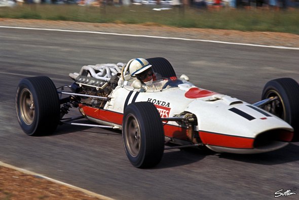 John Surtees fuhr für Honda 1967 einen Sieg ein - Foto: Sutton