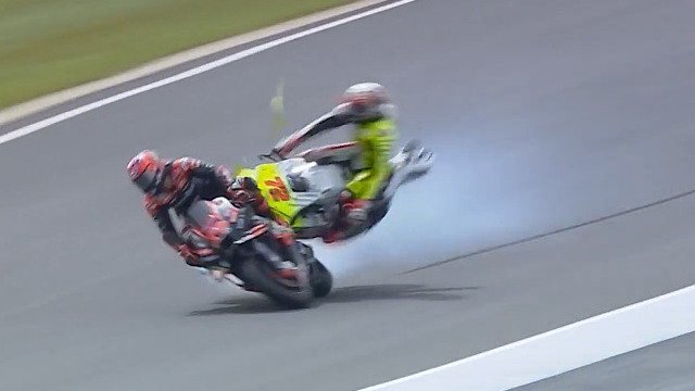 Marco Bezzecchi Donnert Im MotoGP Sprint In Vinales Ein Fahrer Im