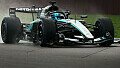 Neuer Mercedes F1 W17 gibt Formel-1-Streckenpremiere