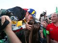 Formel E Berlin: Daniel Abt feiert Sieg - Kuss für die Freundin