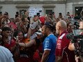 Trotz sportlichem Fehlstart: Ferrari-Fans schwören auf Lewis Hamilton