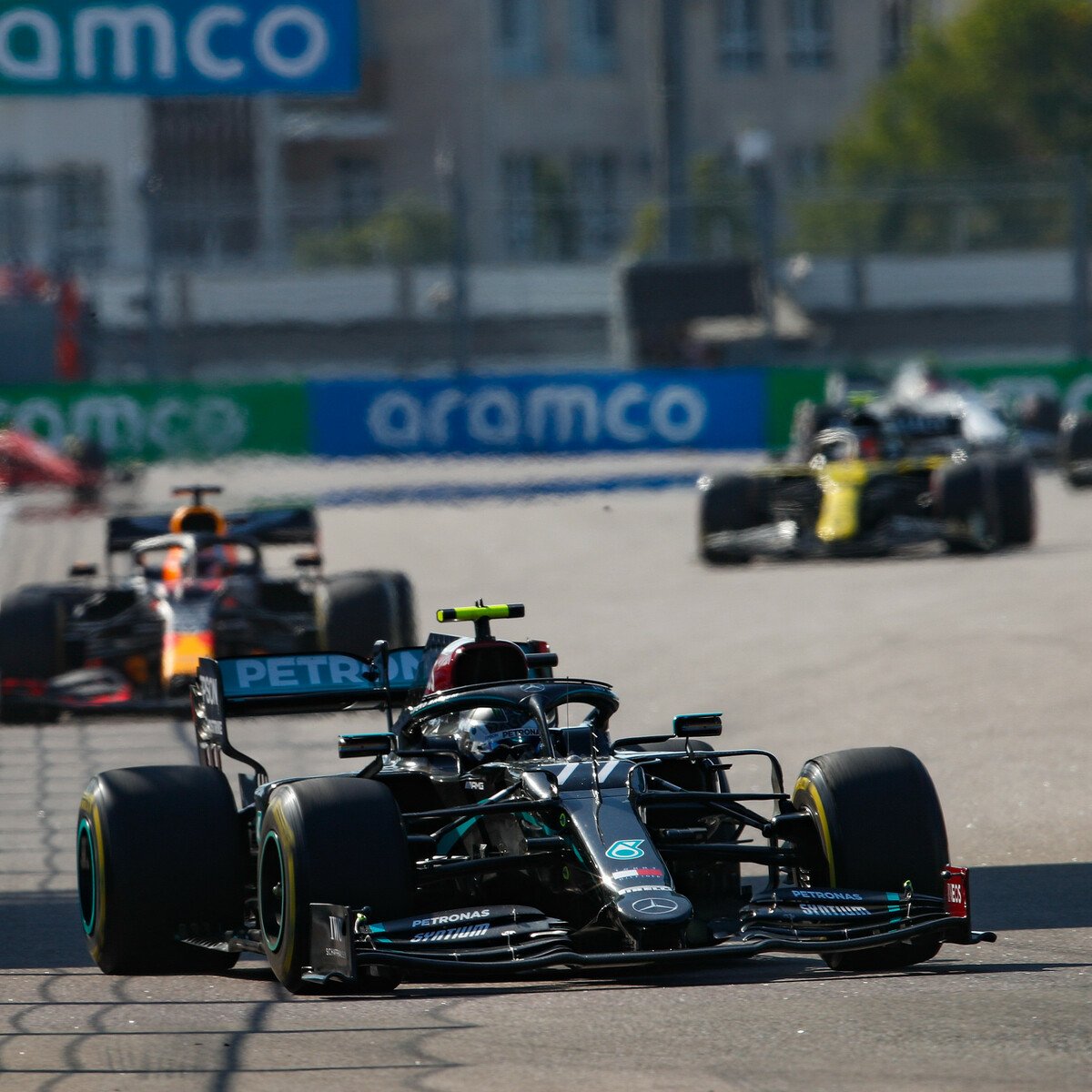 Formel 1 Sotschi Bottas Gewinnt Hamilton Doppelt Bestraft