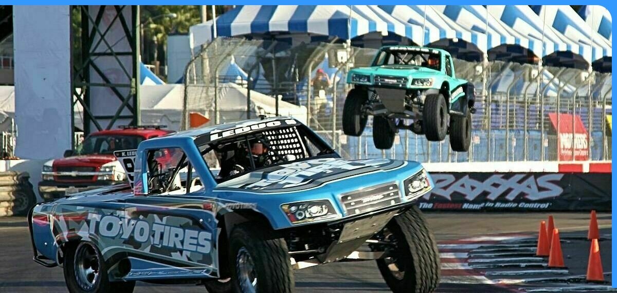 Völlig abgedreht Die Stadium Super Trucks starten 2017 im Oval von Texas