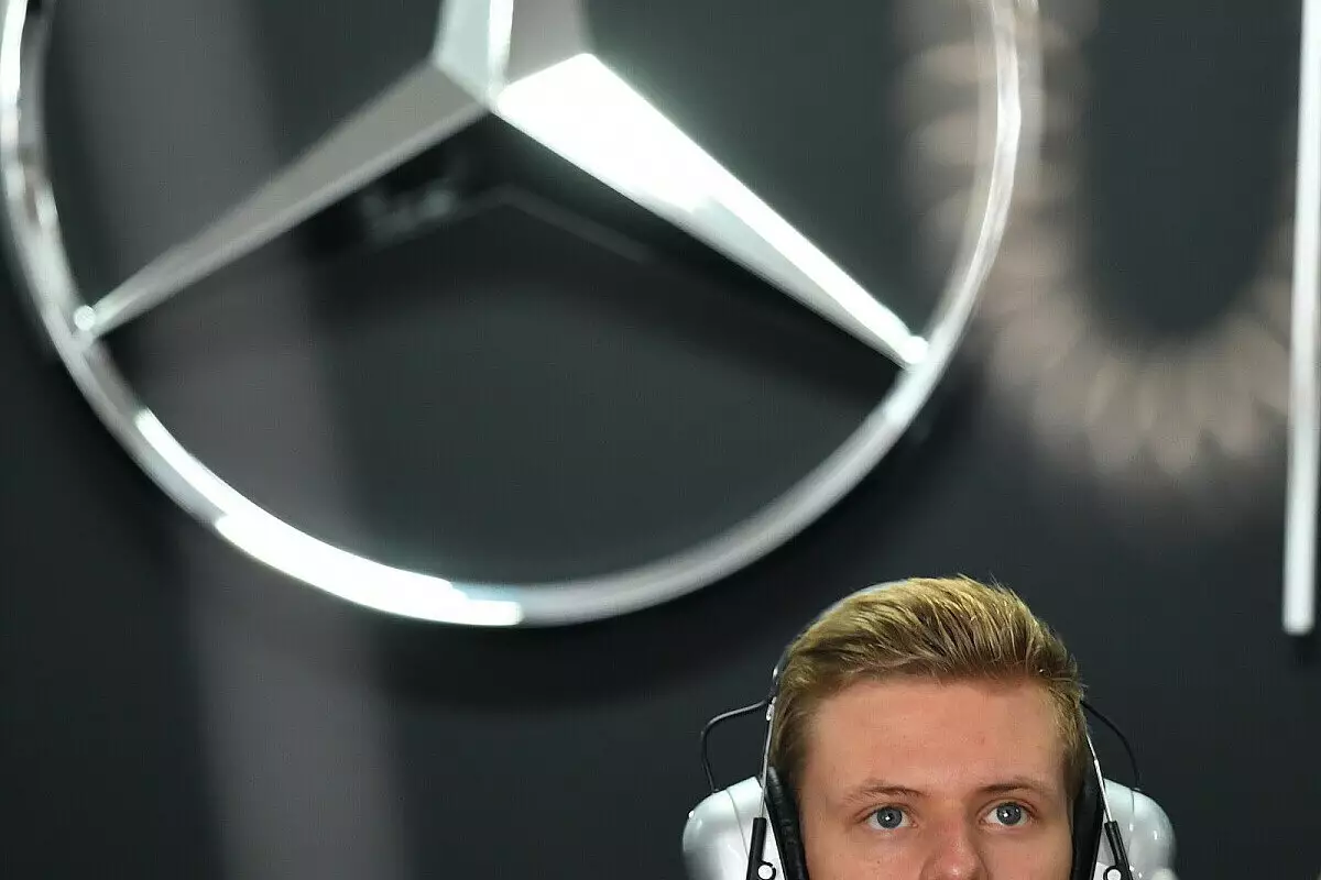 Mercedes Kundigt Neue Schumacher Projekte An