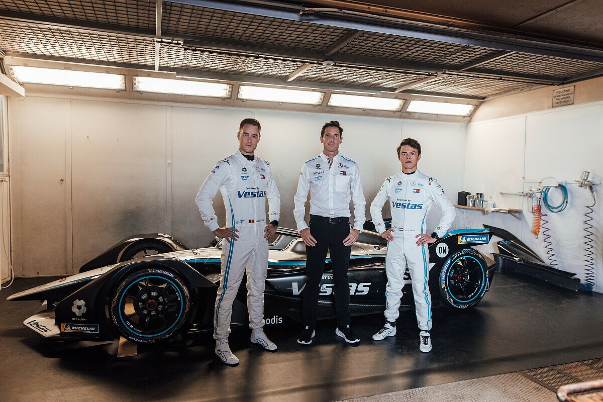 Mercedes-Teamchef Ian James mit den Fahrern Stoffel Vandoorne und Nyck de Vries