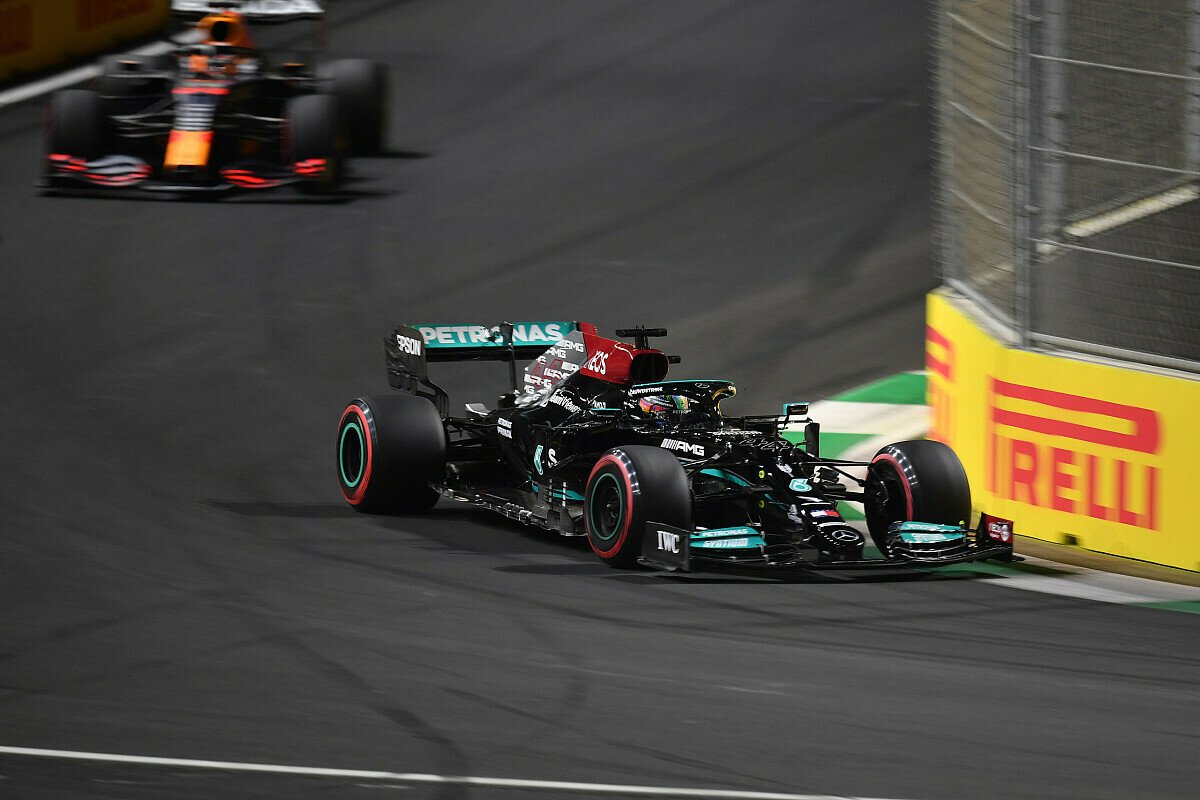 Lewis Hamilton startet beim Formel-1-Rennen in Saudi-Arabien am Sonntag von der Pole Position