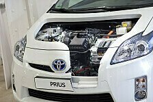 Auto - Toyota Prius Schnittmodell auf der Automechanika