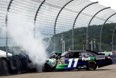 Denny Hamlin auf Abwegen - Foto: NASCAR