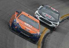 Brad Keselowski und Kevin Harvick verlieren wichtige Meisterschaftspunkte - Foto: NASCAR