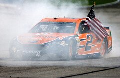 Im letzten Jahr siegte Brad Keselowski zum ersten Mal in Atlanta - Foto: NASCAR