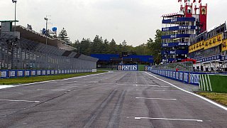 Und hier endet unsere Rundfahrt auf dem Autodromo Enzo e Dino Ferrari bei 1:19.753 Minuten. So die Vorjahres-Polezeit von Jenson Button., Foto: Sutton