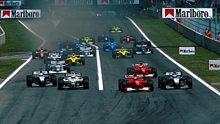 2000 Das Jahr 2000 war das bislang letzte Jahr, in dem ein anderer Fahrer als der deutsche Mehrfachchampion auf dem obersten Treppchen stand. Der Sieg ging an das McLaren-Duo Häkkinen und Coulthard., Foto: Sutton