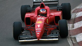Michael Schumacher wechselte zur Saison 1996 nach zwei Weltmeistertiteln in Diensten von Benetton zu Ferrari. Im F310 gelangen ihm sogleich drei Siege. Zum WM-Kampf langte das zwar nicht, doch er sorgte immerhin für das beste Jahr der Scuderia seit 1990., Foto: Sutton