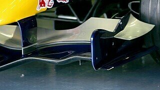 Unter der Nase gut erkennbar: Die V Form der Red Bull Aufhängung., Foto: Sutton