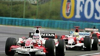 Super Aguri: Super Aguri vor Toyota? Davon träumen die Neulinge schön weiter. Aber immerhin gab es zum 1. Honda-Sieg auch die 1. Zielankunft des neuen Super Aguri SA06., Foto: Sutton