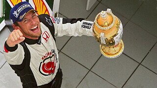 Jenson Button war der glücklichste Mann des Tages. Nach 113 sieglosen Rennen durfte er erstmals in der Formel 1 ganz oben auf dem Podest stehen., Foto: Sutton