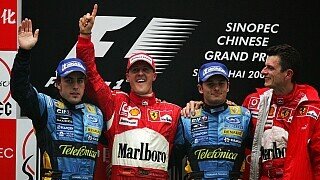 Schließlich kam Michael Schumacher aber drei Sekunden vor Fernando Alonso über die Ziellinie. Das bedeutete Punktegleichstand in der WM und aufgrund der höheren Anzahl an Saisonsiegen die WM-Führung für Schumacher., Foto: Sutton