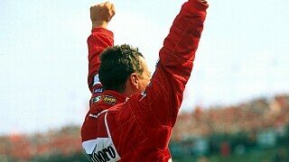 Nicht nur: Als erfolgreichster F1-Pilot aller Zeiten hat auch Michael Schumacher nach seinem Abschieds-Grand Prix allen Grund zu Feiern., Foto: Sutton