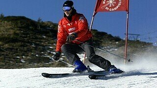 Michael Schumacher ist wieder zu Hause nach seinem Ski-Unfall! Am 29. Dezember 2013 stürzte der 45-Jährige beim Skifahren in den französischen Alpen. Dabei zog er sich ein Schädel-Hirn-Trauma zu und musste sich einer Not-OP unterziehen. Seit diesem dramatischen Vorfall gab es immer wieder neue Wendungen und Ereignisse. Motorsport-Magazin.com zeichnet die Vorfälle seit dem Unfall nach, Foto: Sutton