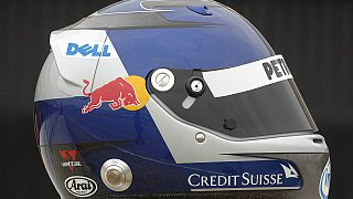 Jeder fängt mal klein an: So auch Sebastian Vettel bei seinem ersten Rennen für BMW Sauber in Indianapolis 2007. Stichwort: Simpel, aber effektiv. Platz 8 und den ersten Punkt seiner Karriere sammelte er bei seinem Formel-1-Debüt mit diesem Helm., Foto: Sutton