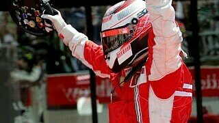 Le Figaro: "Kimi Räikkönen kaiserlich am Steuer seines Ferrari. Räikkönen kehrt mit Bravour zurück. McLaren ist gefährdet.", Foto: Sutton