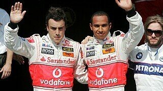 Nach Monaco und Indianapolis erreicht das interne Duell zwischen Alonso und Hamilton in Ungarn seinen Höhepunkt. Noch trennen die beiden zwei WM-Punkte., Foto: Sutton