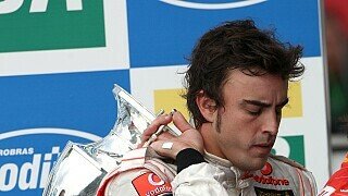 L'Equipe: "Kimi ist schwer weichzukochen. Ein Desaster für McLaren. Der Rennstall hat in wenigen Wochen erst die Krone der Konstrukteure verloren und dann den Fahrertitel verpasst, weil er alles auf Hamilton statt auf Alonso gesetzt hat.", Foto: Sutton