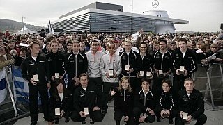 Zum Abschluss ein Gruppenfoto der Mercedes-Motorsport-Truppe., Foto: Mercedes
