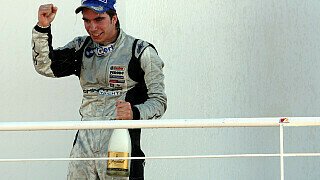 Eng konnte sein Glück kaum fassen. Neben dem Titel hat er zudem eine Fahrt im BMW Sauber F1 gewonnen., Foto: BMW