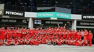 "The Times": "Ferrari gewinnt seine Selbstsicherheit zurück. Ferrari verbannt die Erinnerungen an die fruchtlosen Bemühungen in Australien und feiert Revanche gegen McLaren-Mercedes. Der Triumph der Roten häte noch beeindruckender sein können.", Foto: Sutton