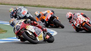 1.249 – Das ist die Zeit (in Sekunden), die zwischen den Top-5-Fahrern des 250er Rennens in Brünn lag. Es war das engste Finish in der 250er Klasse seit der Dutch TT 1999. Damals lagen nur 0.742 Sekunden zwischen den ersten Fünf. Das Rennen gewann Loris Capirossi vor Valentino Rossi, Jeremy McWilliams, Tohru Ukawa und Shinya Nakano., Foto: Aprilia