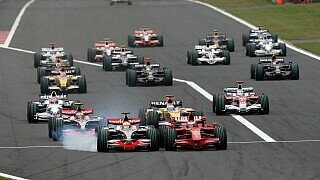 Gazzetta dello Sport: "Massa-Hamilton: 2:0. Der Ferrari-Pilot nähert sich dem englischen Rivalen. Alonso ist der Verbündete Ferraris. Für Ferrari droht 2008 als Jahr der verfehlten Gelegenheiten in Erinnerung zu bleiben, die Saison der verschwendeten Meisterschaft, obwohl Ferrari das beste Auto hat. Eine Frage muss man sich daher stellen. War es wirklich sinnvoll, Räikkönen den Vertrag zu verlängern? Montezemolo hat den Finnen als Stürmer auf der Suche nach dem verlorenen Tor bezeichnet, doch Kimi scheint eher ein Mechaniker zu sein, der die Gebrauchsanweisungen für sein Auto verloren hat."
, Foto: Sutton