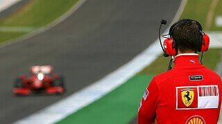2009 - Die Zeit des Zuschauens ist vorbei. Nachdem ein Comeback mit Ferrari als Ersatz für Felipe Massa an einer Nackenverletzung scheiterte, kehrt er 2010 mit Mercedes in die Formel 1 zurück., Foto: Moy/Sutton