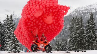 Wrooom: Ducati enthüllt GP10 Wrooom: Ducati enthüllt GP10
