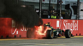 2010 - Kovalainens Feuerwerk:
An der Spitze des Singapur Grand Prix von 2010 zeigte Ferrari-Pilot Fernando Alonso eine Meisterleistung. Er sicherte sich die Pole-Position und führte dann jede Runde bis zum Ende. Da er auch noch die schnellste Rennrunde fuhr, sicherte er sich sogar einen Grand Slam, obwohl er das ganze Rennen unter Druck des sichtlich schnelleren Red Bull von Sebastian Vettel stand. Für ein Feuerwerk anderer Art sorgte drei Runden vor Schluss Lotus-Pilot Heikki Kovalainen. Nach einer Kollision mit Sebastian Buemi entstand ein Riss im Benzintank. Der Bolide fing Feuer, doch Kovalainen steuerte nicht die Box an. Er kam auf der Start-Ziel-Geraden zu stehen und sprang aus dem Cockpit. Mechaniker von Williams reichten ihm einen Feuerlöscher und der Finne beendete seinen feurigen Auftritt in Singapur kurzerhand selbst.
, Foto: Sutton 2010 - Kovalainens Feuerwerk:
An der Spitze des Singapur Grand Prix von 2010 zeigte Ferrari-Pilot Fernando Alonso eine Meisterleistung. Er sicherte sich die Pole-Position und führte dann jede Runde bis zum Ende. Da er auch noch die schnellste Rennrunde fuhr, sicherte er sich sogar einen Grand Slam, obwohl er das ganze Rennen unter Druck des sichtlich schnelleren Red Bull von Sebastian Vettel stand. Für ein Feuerwerk anderer Art sorgte drei Runden vor Schluss Lotus-Pilot Heikki Kovalainen. Nach einer Kollision mit Sebastian Buemi entstand ein Riss im Benzintank. Der Bolide fing Feuer, doch Kovalainen steuerte nicht die Box an. Er kam auf der Start-Ziel-Geraden zu stehen und sprang aus dem Cockpit. Mechaniker von Williams reichten ihm einen Feuerlöscher und der Finne beendete seinen feurigen Auftritt in Singapur kurzerhand selbst.
, Foto: Sutton