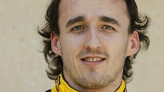 Robert Kubica hat in den letzten fünf Jahren in der Formel 1 viele Höhen und Tiefen erlebt. Highlight dabei war sein Sieg im BMW-Sauber in Montreal 2008. Genau an diesem Ort hat der Pole nur ein Jahr zuvor einen der schrecklichsten Unfälle der jüngeren Formel-1-Geschichte beinahe unverletzt überlebt. Im Februar 2011 erlitt Kubica einen schweren Rallye-Unfall, der ihn seitdem außer Gefecht setzte. Im Januar 2012 rutschte er auf Glatteis aus und brach sich erneut das rechte Bein., Foto: Lotus Renault