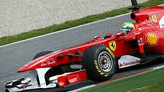 Bewegte Geschichte: Ein Rennen hat der neue Ferrari noch nicht unter den Rädern, dafür trug er schon drei verschiedene Namen - vom F150 über den F150th Italia zum 150° Italia. Da kam selbst der Pferdeflüsterer der Scuderia ins Schnaufen: "Um auch das kleinste Risiko zu vermeiden, dass jemand ein Formel-1-Auto mit einem Pick-up-Truck verwechselt, haben sich die Männer in Maranello dazu entschieden, das F vor der Nummer 150 wegzulassen.", Foto: Pirelli