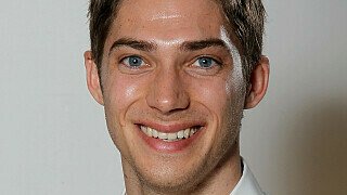 Edoardo Mortara: "Es ist eine schöne Idee der ITR, eine solche Veranstaltung zu
organisieren. Mir gefällt der Gedanke sehr gut, dass sich die DTM mitten in einer
Stadt der Öffentlichkeit vorstellt. Auch das ist ein Aspekt, der unseren Sport noch
ein bisschen interessanter macht. Denn in letzter Konsequenz fahren wir für die
Fans. Wir repräsentieren Automobilhersteller und wir können sehr dankbar sein,
dass die Menschen unseren Sport mögen und uns, sowie die Autokonzerne
unterstützen."
, Foto: Audi Edoardo Mortara: "Es ist eine schöne Idee der ITR, eine solche Veranstaltung zu
organisieren. Mir gefällt der Gedanke sehr gut, dass sich die DTM mitten in einer
Stadt der Öffentlichkeit vorstellt. Auch das ist ein Aspekt, der unseren Sport noch
ein bisschen interessanter macht. Denn in letzter Konsequenz fahren wir für die
Fans. Wir repräsentieren Automobilhersteller und wir können sehr dankbar sein,
dass die Menschen unseren Sport mögen und uns, sowie die Autokonzerne
unterstützen."
, Foto: Audi