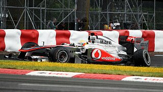 Lewis Hamilton: Kurz nach dem ersten Restart drehte er Webber herum, dann rasselte er in Button rein. Dabei brach die Hinterradaufhängung seines MP4-26 - Rennen beendet. Stellte seinen Boliden dann auch noch äußerst unglücklich auf der Strecke ab. , Foto: Sutton