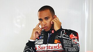 Lewis Hamilton polarisiert wie sonst kaum ein Fahrer in der Formel 1. Sein riesiges fahrerisches Talent ist unbestritten, er zählt neben Vettel und Alonso zu den drei schnellsten Piloten in der Formel 1. Dennoch ist er derjenige, der aus seinen Möglichkeiten am wenigsten macht. Mit einer ganzen Serie ungestümer Aktionen hat der Engländer sich und andere um wichtige Punkte gebracht. Während viele ihn für seine Manöver kritisieren, lieben ihn viele Fans für seinen kompromisslosen Fahrstil. Hier eine Übersicht über Hamiltons größte Leistungen im Positiven wie im Negativen., Foto: Sutton