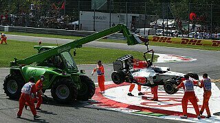 Vitantonio Liuzzi: Der Italiener machte sich sein Heimspiel selbst kaputt - zudem riss er nach seinem Dreher und dem Einschlag in die Autos in der ersten Schikane auch Rosberg und Petrov mit ins Aus und beeinträchtige zudem die Rennen von Buemi und Barrichello. Von der Rennleitung setzte es im Anschluss an den Grand Prix daher eine Strafe für Liuzzi. Beim nächsten Lauf in Singapur wird der HRT-Pilot in der Startaufstellung um fünf Positionen nach hinten versetzt. Da half es auch nichts, dass er meinte, Lotus-Pilot Kovalainen habe eine Mitschuld an seinem Unfall.