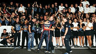 Nach dem Gewinn des Fahrer-Titels in Suzuka erhielt Sebastian Vettel zahlreiche Glückwünsche. Im Folgenden ein paar davon..., Foto: Sutton