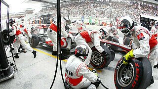 Pirelli hat in diesem Jahr die Formel 1 aufgemischt und einen positiven Eindruck hinterlassen. Die verschleißfreudigen Mischungen des italienischen Herstellers sorgten für zahlreiche Überholmanöver und spannende Strategien während der Rennen. Ein paar interessante Fakten zur Saison 2011 aus Sicht der Reifen..., Foto: Pirelli